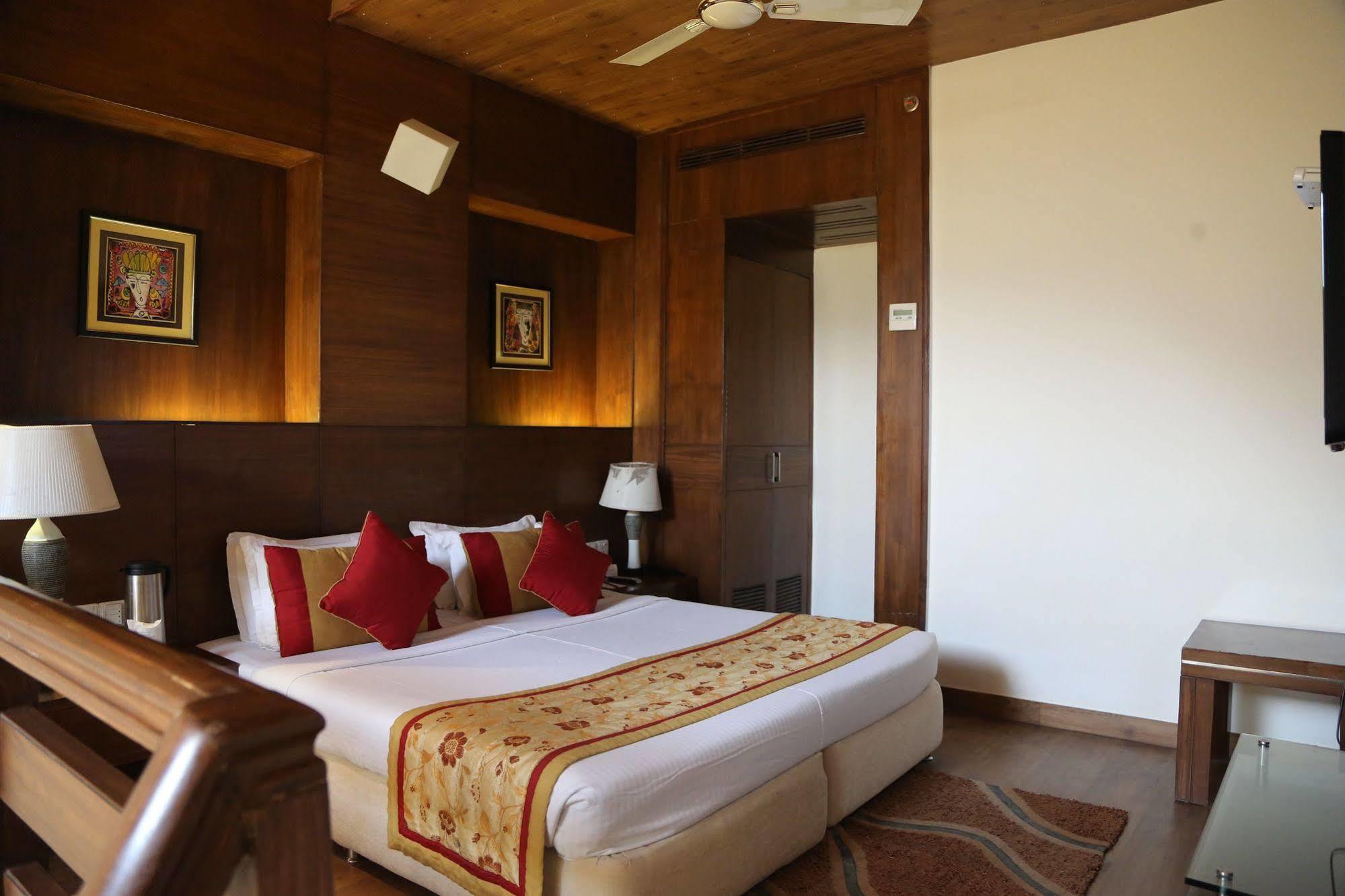 Baba Resorts Dharampur  Bagian luar foto